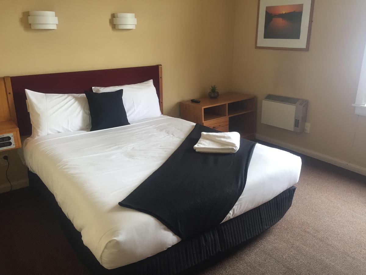 The Cobb Hotel Palmerston North Exterior photo